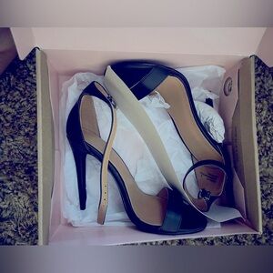 Women’s size 6 heel